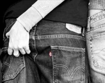 ************************PoUrQuOi iL Y AuRai QuE LeS HoMmEs D' 